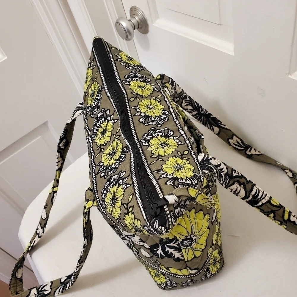 Colorful Quilted Shoulder zip close bag - Picture 7 of 10